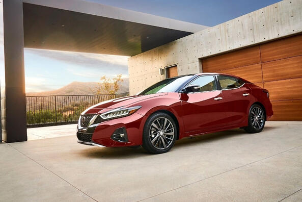 Recenze komfortního a elegantního sedanu Nissan Maxima