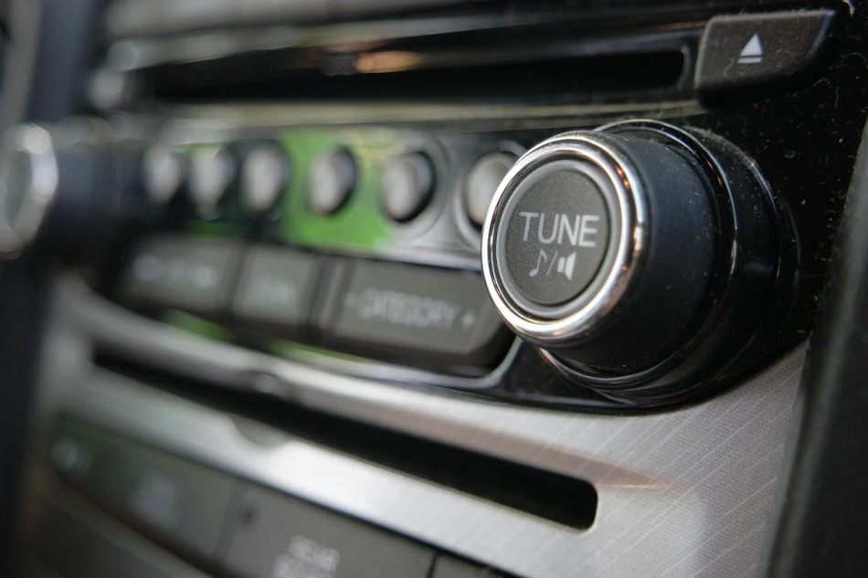 Jak zlepšit kvalitu zvuku audiosystému v autě?