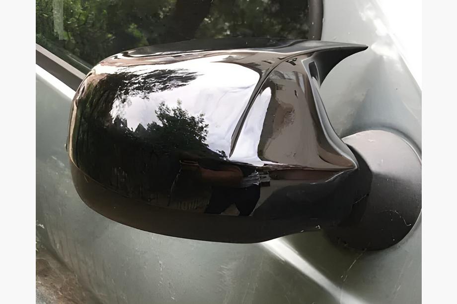 Dacia Duster 2008–2018 Kryty zpetnych zrcatek BMW-Style (2 ks) V-2 Fotografie 1