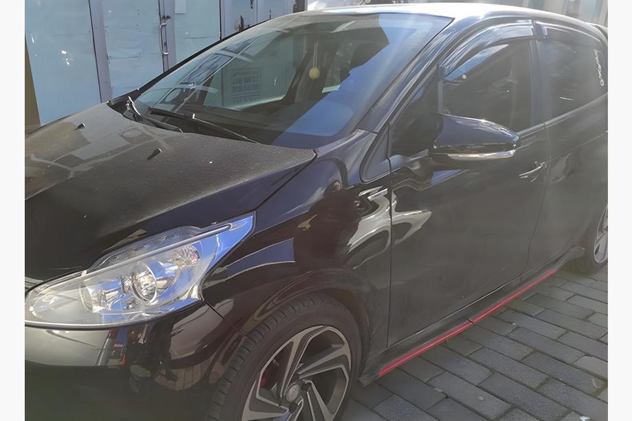 Peugeot 208 2012–2019 Kryty zrcátek BMW-Style (2 ks) Fotografie 1
