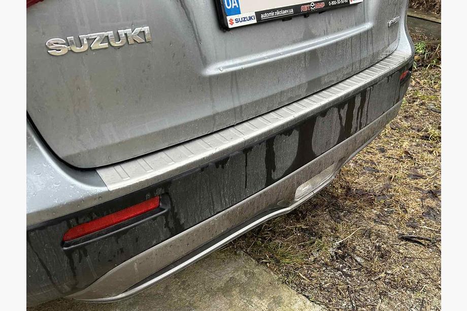 Suzuki Vitara 2015– Nerezová lišta na zadní nárazník Carmos Image