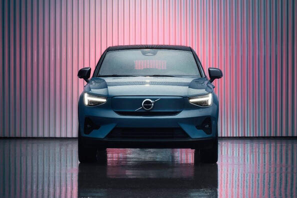 Elektrický crossover Volvo C40 s výkonem 408 koní