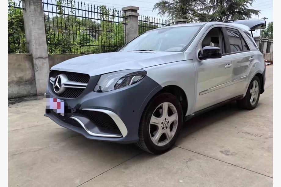 Mercedes ML W164 2005–2011 Restylingový body kit pro W166 GLE63 AMG Fotografie 2