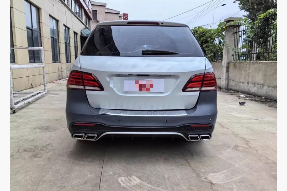 Mercedes ML W164 2005–2011 Restylingový body kit pro W166 GLE63 AMG Fotografie 5