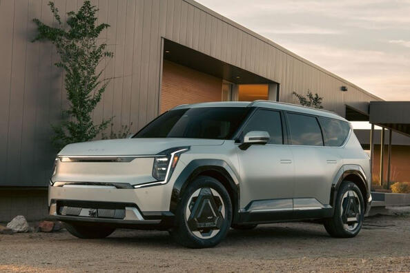 Recenze nového elektrického crossoveru Kia EV9