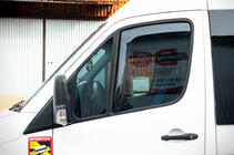 Volkswagen Crafter 2006–2016 Okenní deflektory vkládací (poloprůhledné, 2 ks, Cagatay) fotografie 2