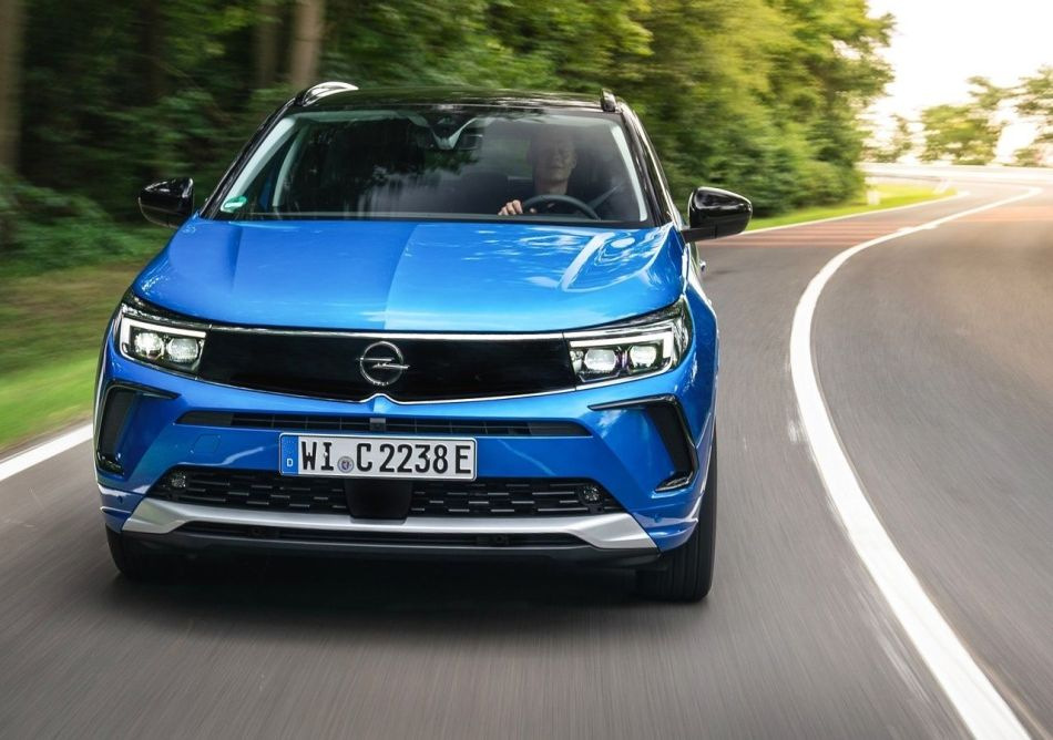 Opel Grandland: recenze modernizovaného crossoveru