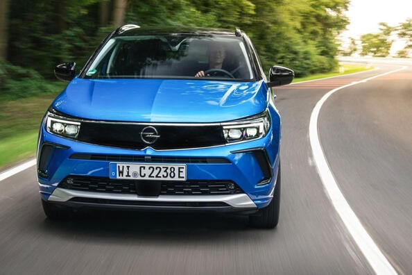 Opel Grandland: recenze modernizovaného crossoveru