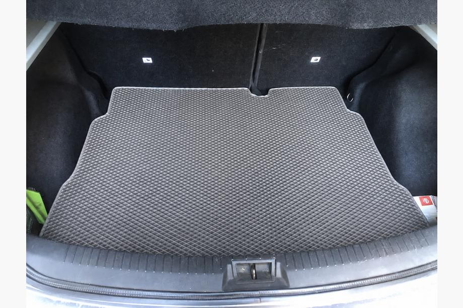 Nissan Qashqai 2007–2010 EVA rohož do kufru (šedá) Image