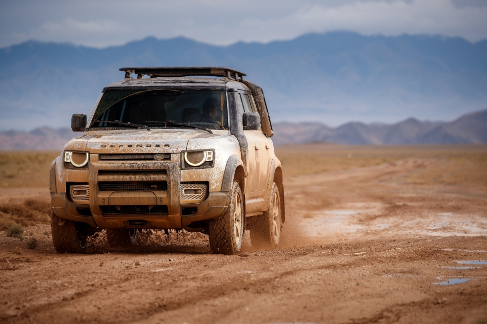 Test velkého výkonného SUV Land Rover Defender 110