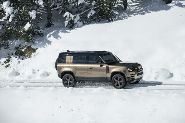 Test velkého výkonného SUV Land Rover Defender 110 Fotografie 3