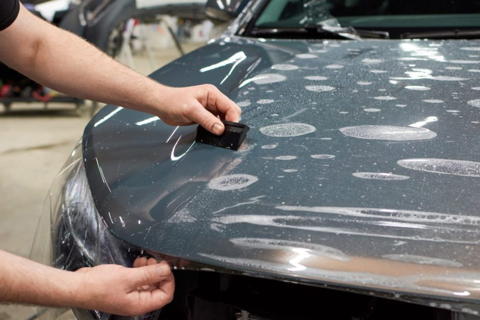 Vinyl nebo polyuretan: co je pro auto lepší?