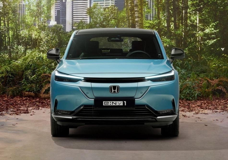 Test 204koňového elektrického crossoveru Honda e:Ny1