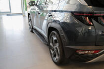 Hyundai Tucson NX4 2021– Boční nášlapy Shining Black (2 ks, hliník) fotografie 2