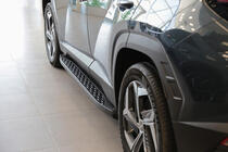 Hyundai Tucson NX4 2021– Boční nášlapy Shining Black (2 ks, hliník) fotografie 1