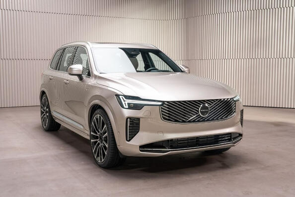 Přehled modernizovaného Volvo XC90 druhé generace pro rok 2025