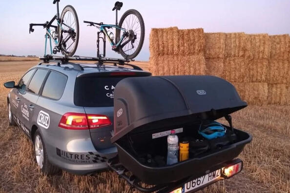 Střešní box na tažné zařízení: výhody a specifika