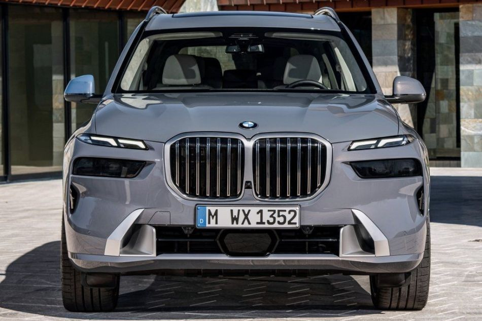 Recenze modernizovaného luxusního SUV BMW X7