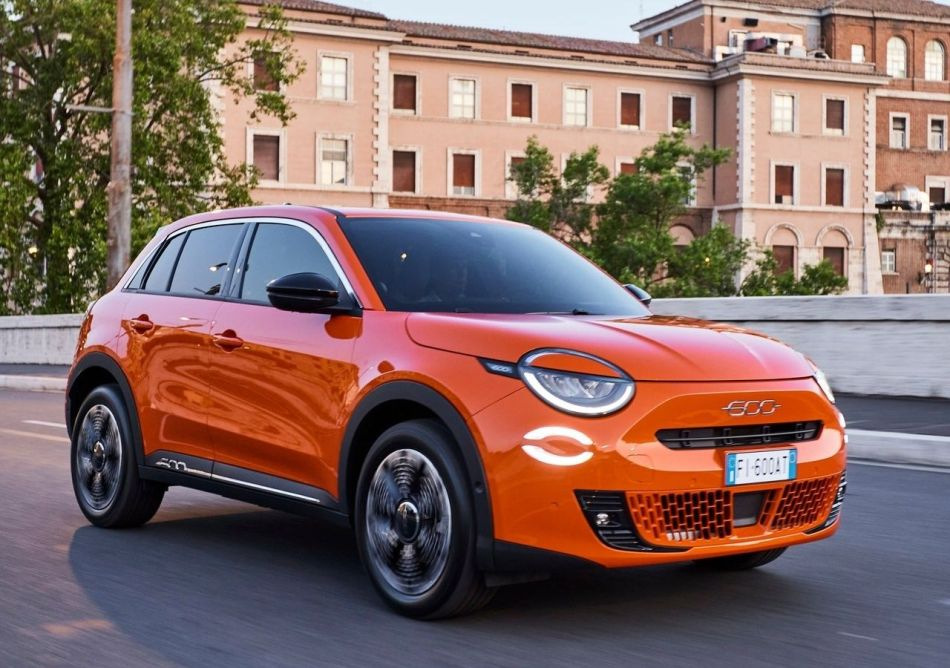 Recenze Fiat 600e: kompaktní elektromobil s italským šarmem