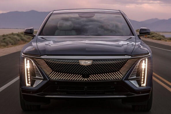 Recenze elektrického luxusního crossoveru Cadillac Lyriq