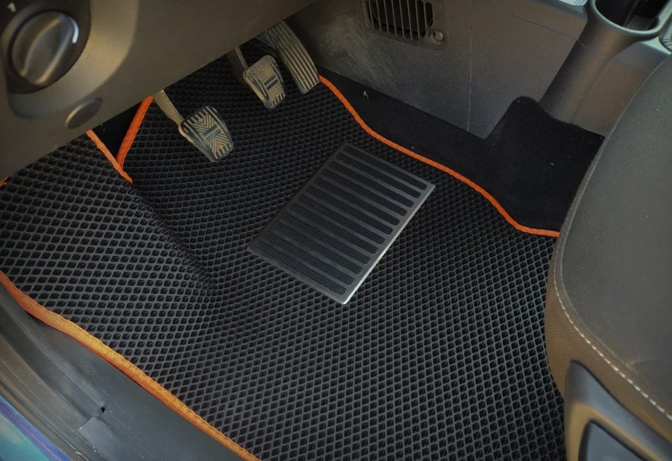 K čemu slouží patní podložka na autokoberci?