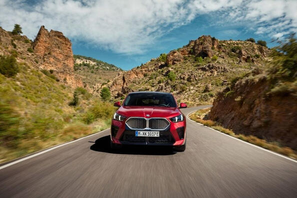 Recenze elektrického kompaktního crossoveru BMW iX2
