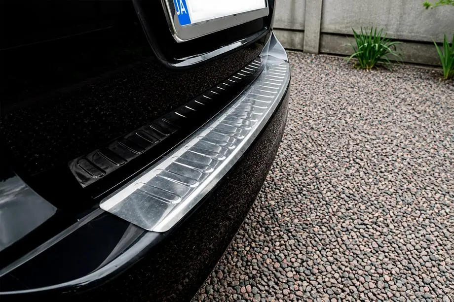 Volkswagen Golf 6 2008–2014 Nerezová lišta zadního nárazníku Carmos V2 (SW, nerez) Image