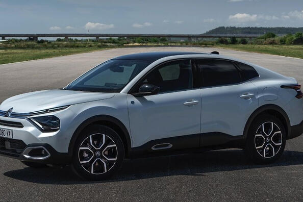 Recenze elektrického fastbacku Citroen e-C4 X