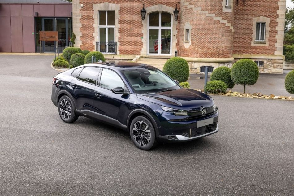 Recenze Citroen C4 X 2024: modernizovaný crossover sedan