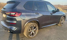 BMW X5 G05 2019–2026 Sada bočních prahů M-Sport/X5M 2018-2022 (2 ks, k lakování) fotografie 1