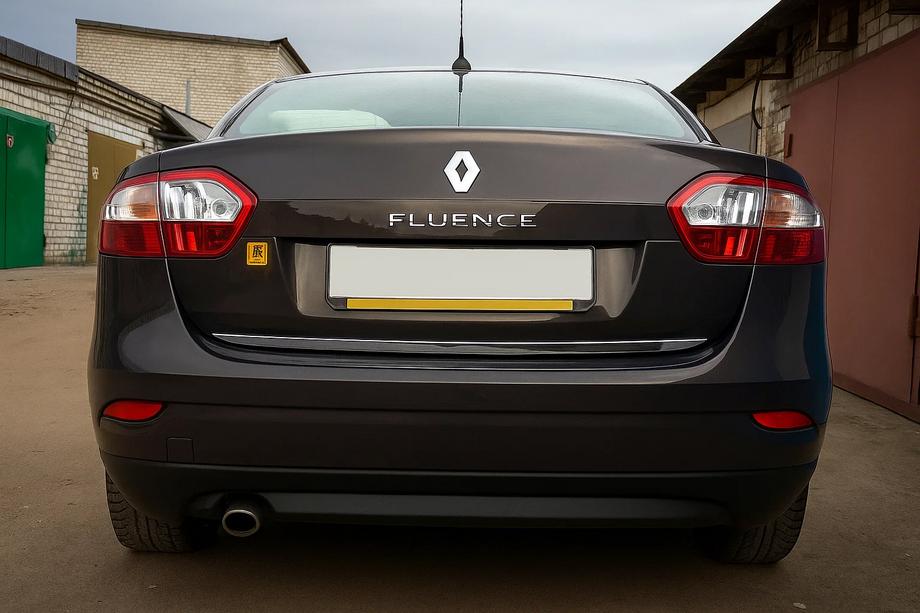 Renault Fluence 2009–2016 Nerezová lišta na hranu víka kufru Image