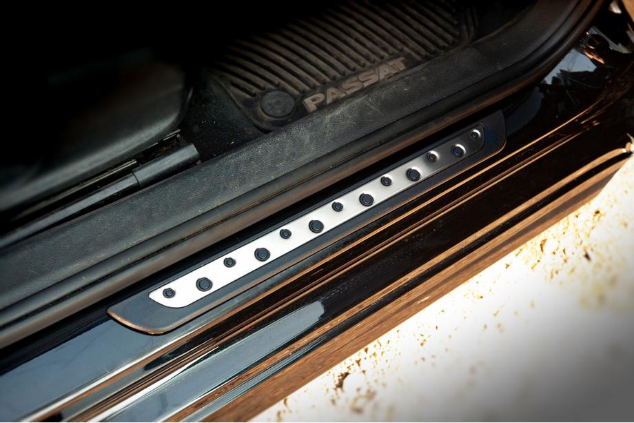 Volkswagen Passat B6 2006–2012 Kryty prahů Dotline (4 ks, nerez) Image