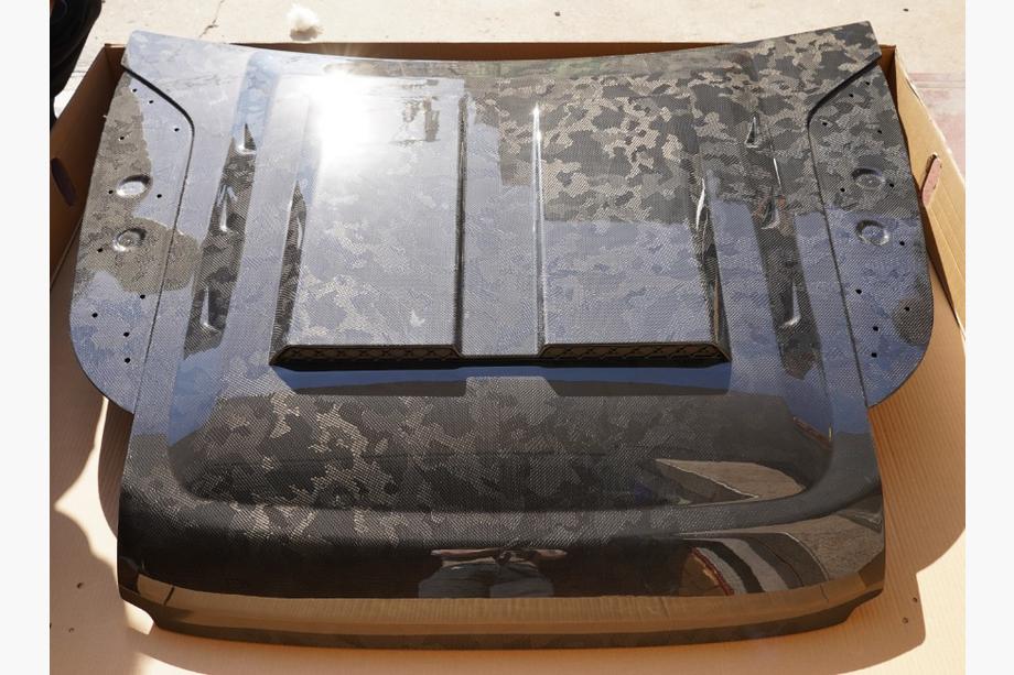 Land Rover Defender 2019– Karbonová kapota (kovaný karbon) Image