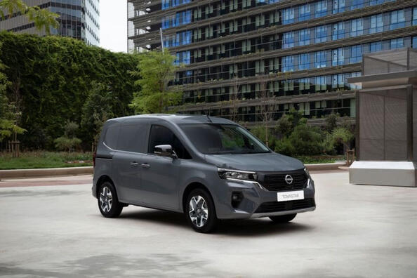 Recenze Nissan Townstar: spojení komfortu a funkčnosti