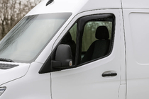 Mercedes Sprinter W907/W910 2018– Vkládací deflektory oken Niken Luxury (2 ks) fotografie 1