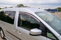 Volkswagen Caddy 2015–2020 Okenní deflektory s chromovanou lištou Niken Luxury (2 ks) fotografie 3