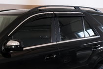 Mercedes ML W164 2005–2011 Okenní deflektory s chromovanou lištou Niken Luxury (4 ks) fotografie 1