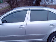 Skoda Octavia II A5 2006–2010 Větrné deflektory oken s chromovanou lištou Niken Luxury (LiftBack, 4 ks) fotografie 2