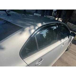 Okenní deflektory s chromovanou lištou Niken Luxury (4 ks) Skoda Rapid 2012–2019 fotografie 2