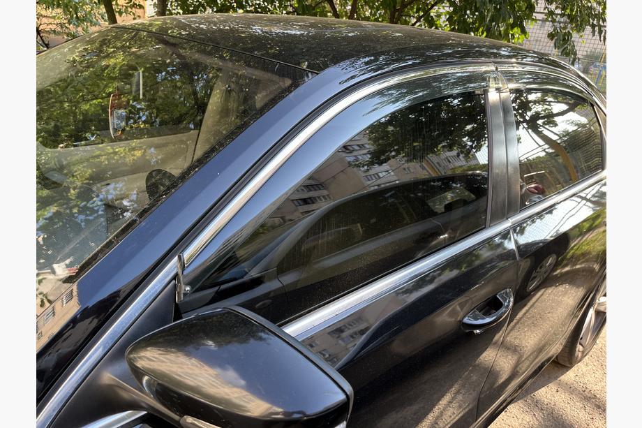Volkswagen Passat B7 2012–2015 Deflektory oken s chromovanou lištou Niken Luxury (USA, 4 ks) Image