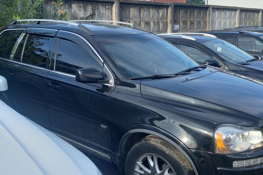 Volvo XC90 2002–2014 Okenní deflektory s chromovanou lištou Niken Luxury (4 ks) Image