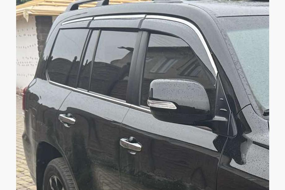 Lexus LX570/450d 2008–2022 Ofuky oken s chromovanou lištou Niken Luxury (2008-2015, 6 ks) Image
