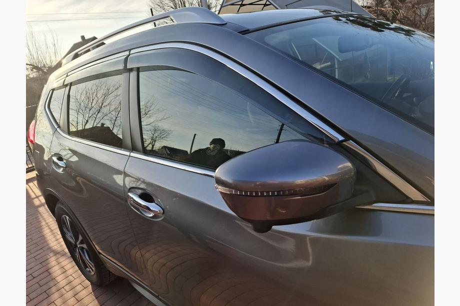 Nissan X-trail T32/Rogue 2014–2021 Ofuky oken s chromovou lištou Niken Luxury (6 ks) Image