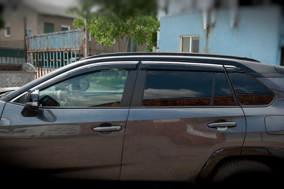 Toyota Rav 4 2019–2025 Ofuky oken s chromovou lištou Niken Luxury (6 ks) Image