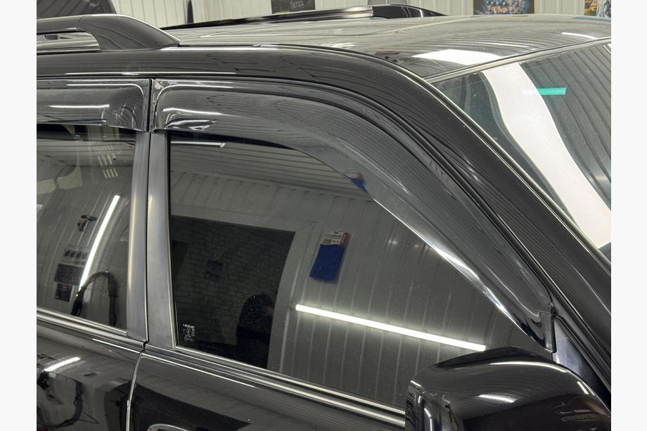 Lexus LX470 1998–2007 Okenní deflektory Niken Luxury (4 ks) Image