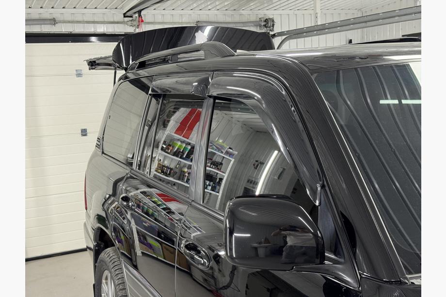Toyota Land Cruiser 100 1998–2007 Okenní deflektory Niken Luxury (4 ks) Fotografie 7
