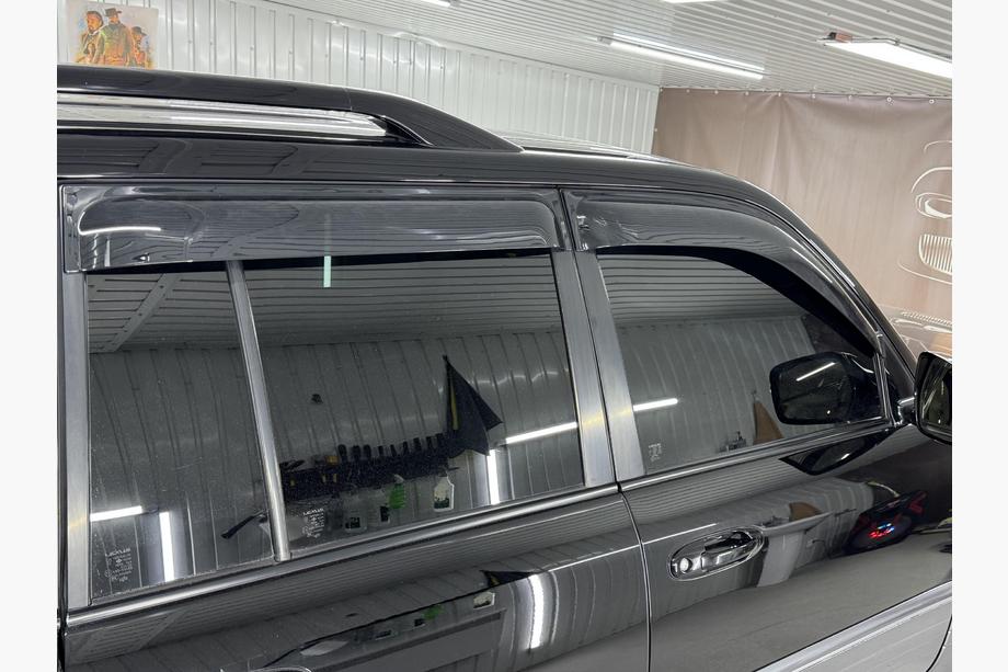 Toyota Land Cruiser 100 1998–2007 Okenní deflektory Niken Luxury (4 ks) Fotografie 10