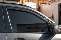 BMW X5 G05 2019–2026 Vkládací deflektory oken Niken Luxury (4 ks) fotografie 2
