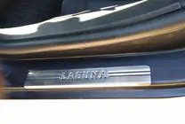 Renault Laguna 2001–2007 Nerezové kryty prahů OmsaLine (4 ks) fotografie 2