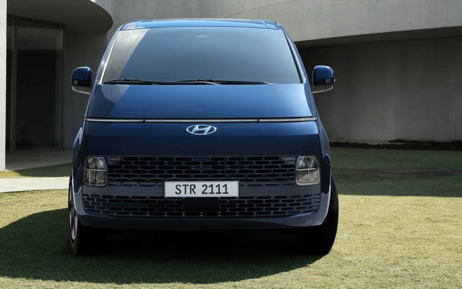 Recenze Hyundai Staria: nový pohled na minivany